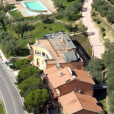 Hotel Il Castellaccio Piccione Luaran gambar