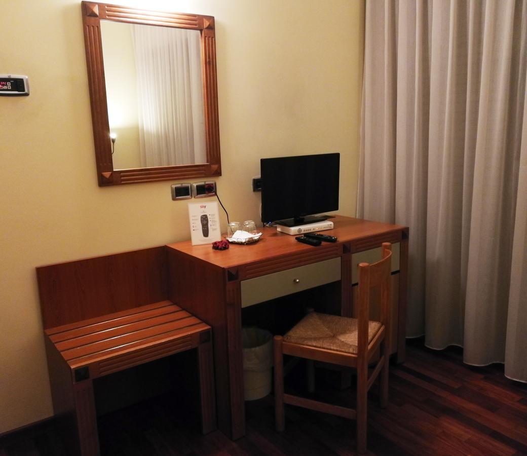 Hotel Il Castellaccio Piccione Luaran gambar