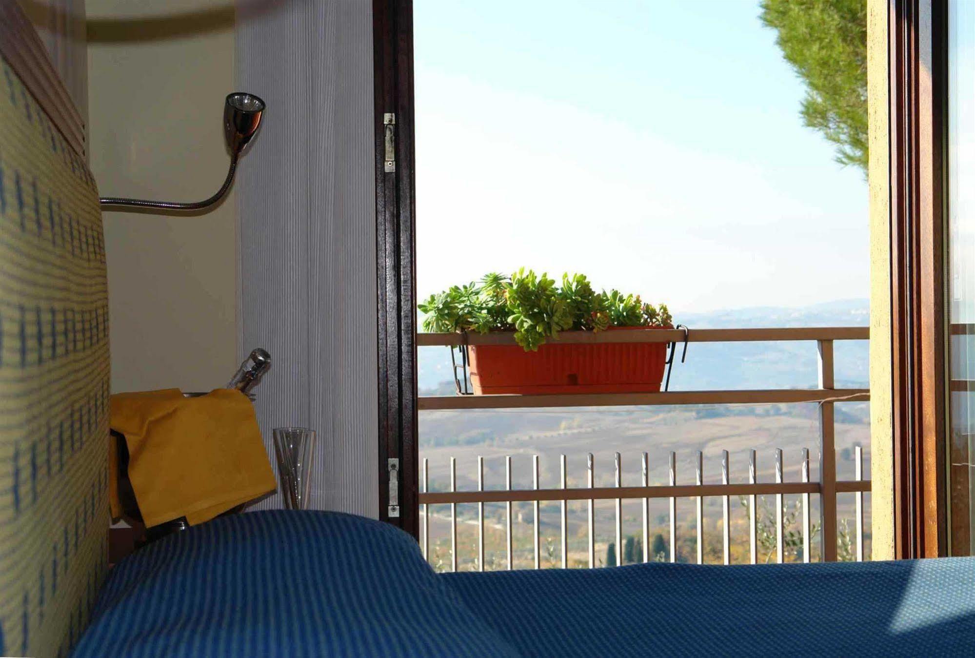 Hotel Il Castellaccio Piccione Luaran gambar