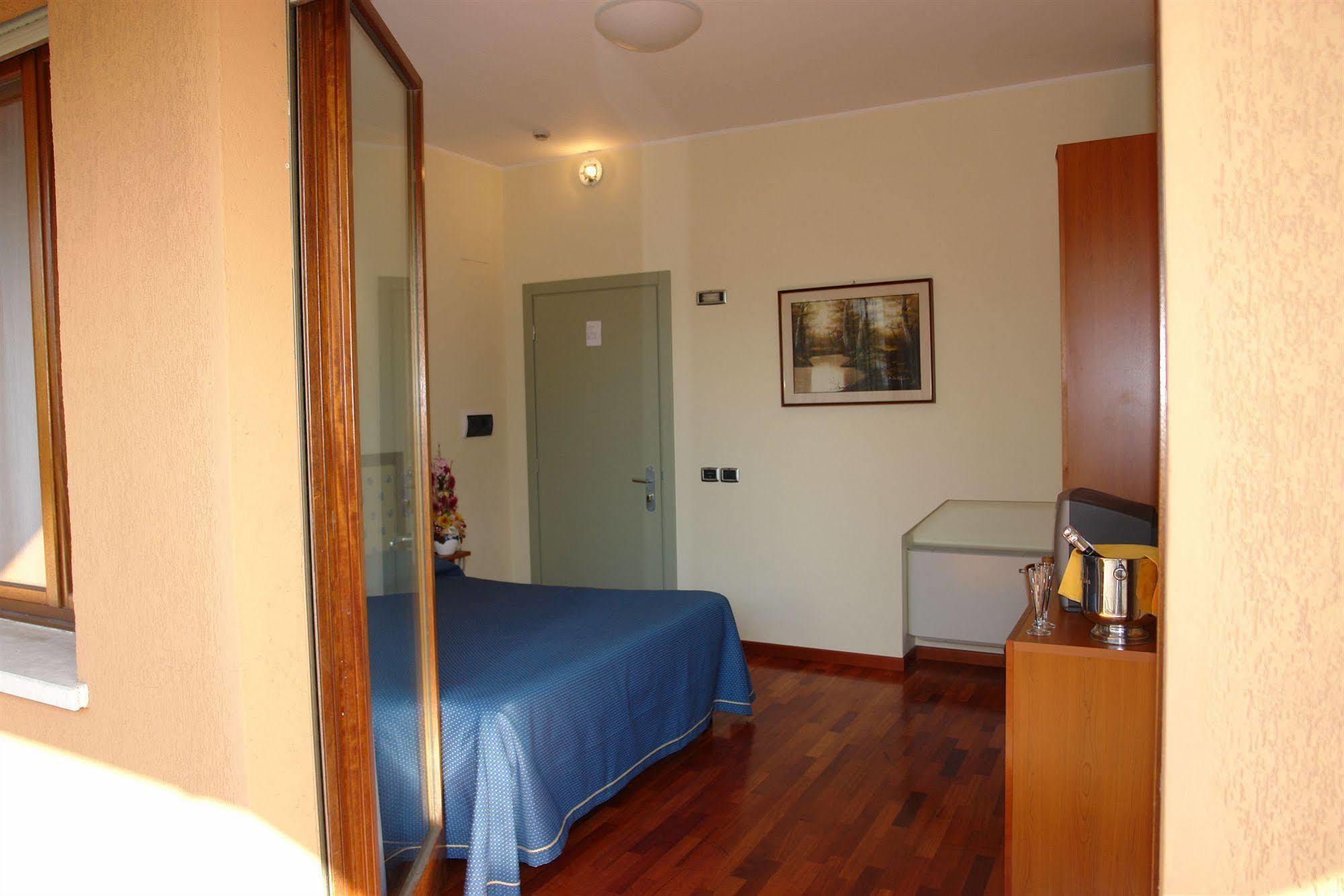 Hotel Il Castellaccio Piccione Luaran gambar